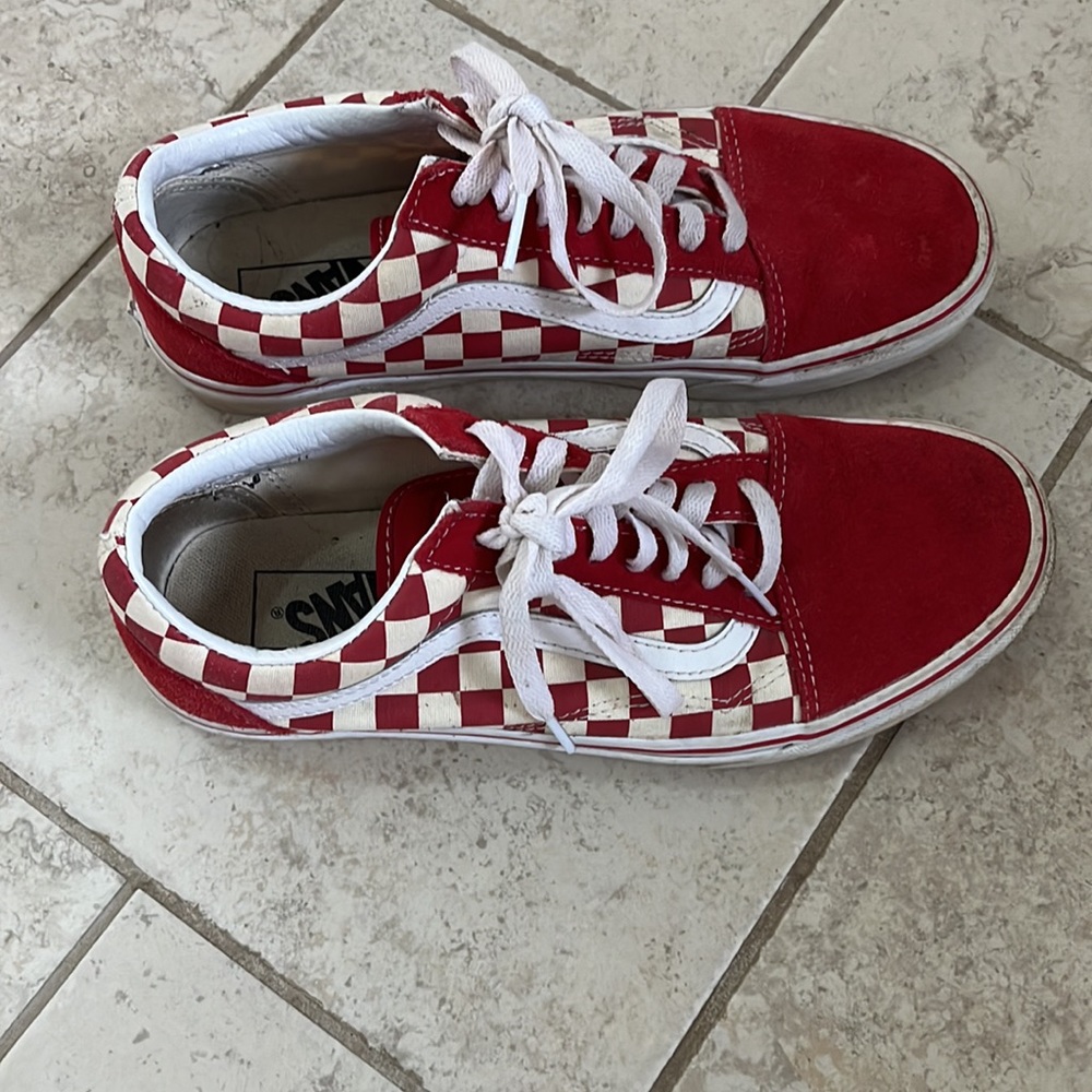 Red vans - Picture 2 of 5